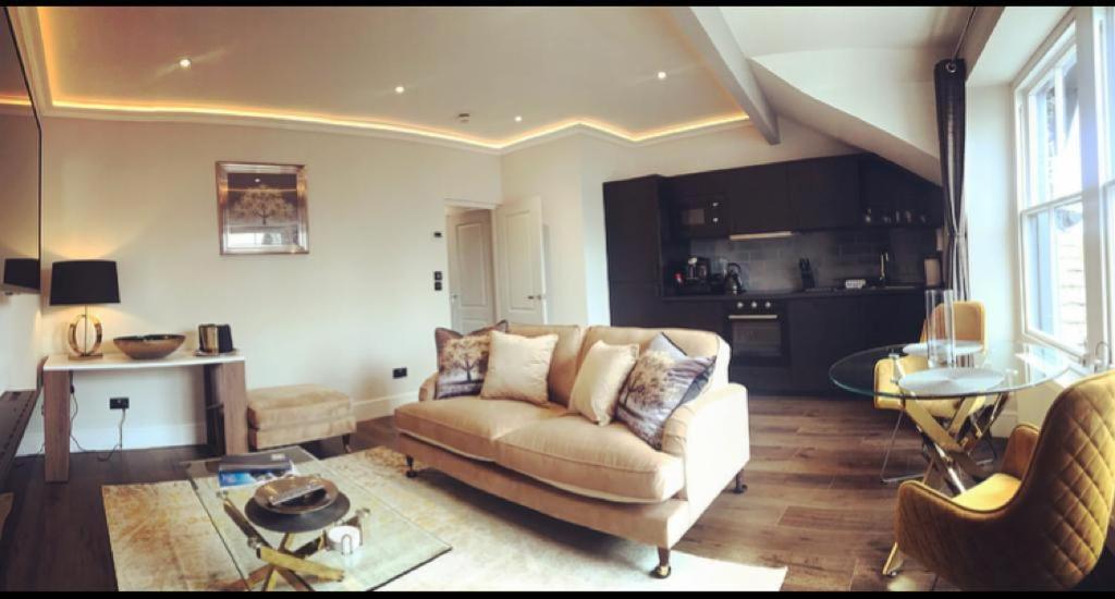 The Mews Boutique Deluxe Apartments, Sleep 2-6 People , Central Location, Free Parking Windermere Dış mekan fotoğraf