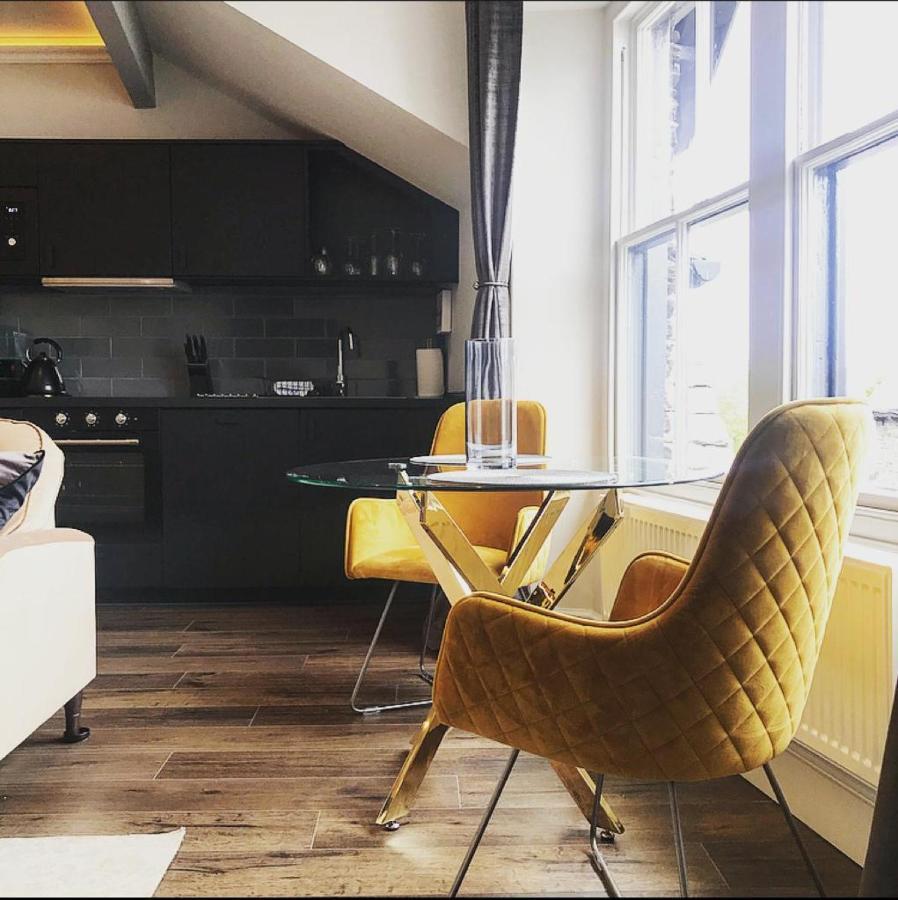 The Mews Boutique Deluxe Apartments, Sleep 2-6 People , Central Location, Free Parking Windermere Dış mekan fotoğraf