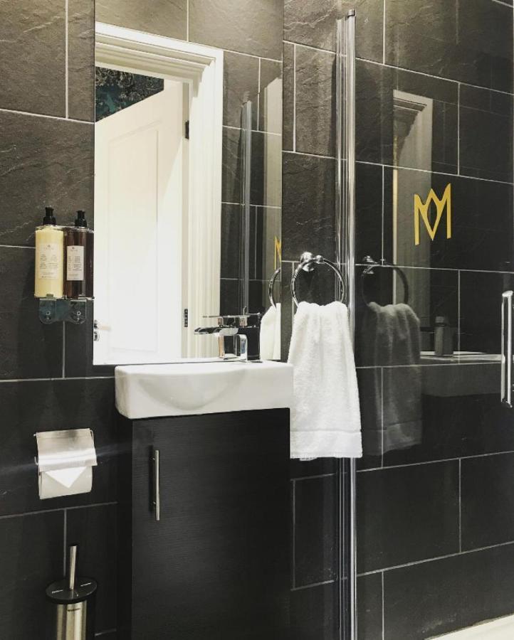 The Mews Boutique Deluxe Apartments, Sleep 2-6 People , Central Location, Free Parking Windermere Dış mekan fotoğraf