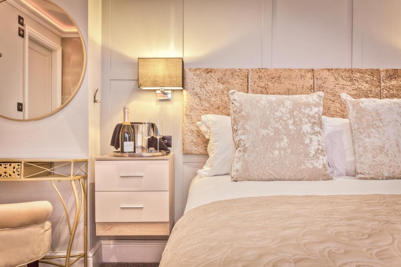 The Mews Boutique Deluxe Apartments, Sleep 2-6 People , Central Location, Free Parking Windermere Dış mekan fotoğraf