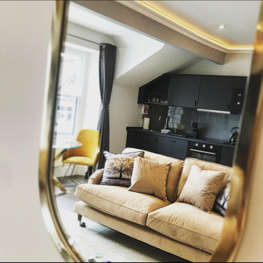 The Mews Boutique Deluxe Apartments, Sleep 2-6 People , Central Location, Free Parking Windermere Dış mekan fotoğraf