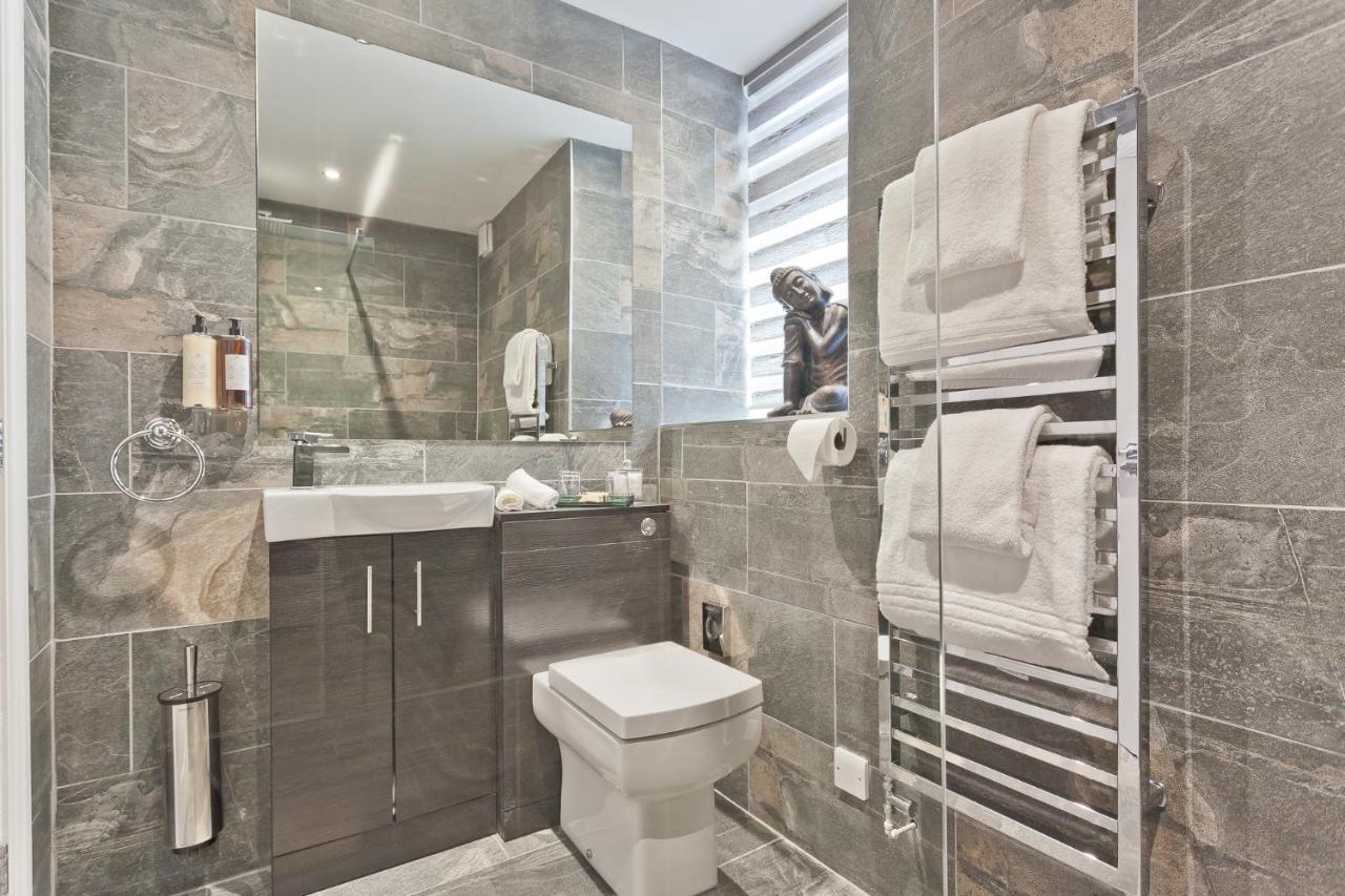 The Mews Boutique Deluxe Apartments, Sleep 2-6 People , Central Location, Free Parking Windermere Dış mekan fotoğraf