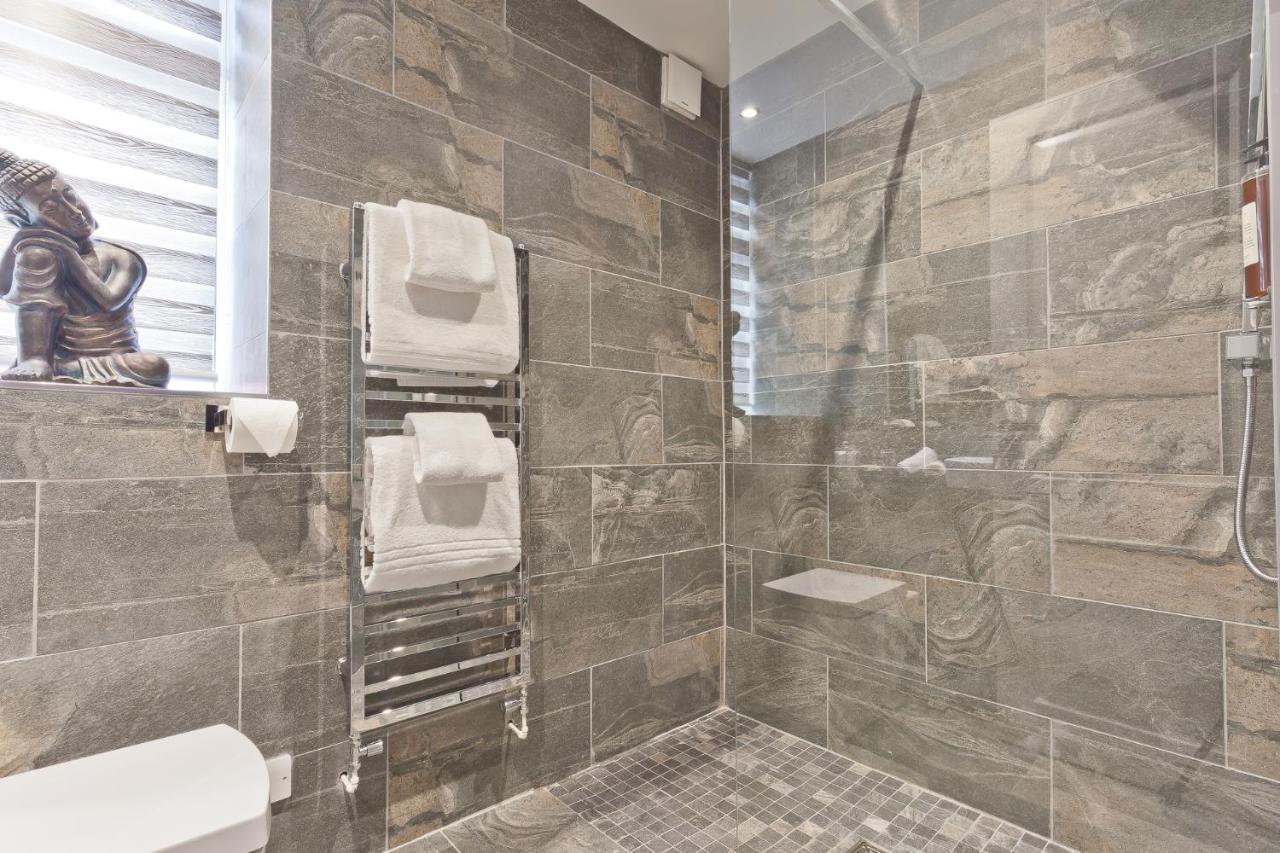 The Mews Boutique Deluxe Apartments, Sleep 2-6 People , Central Location, Free Parking Windermere Dış mekan fotoğraf