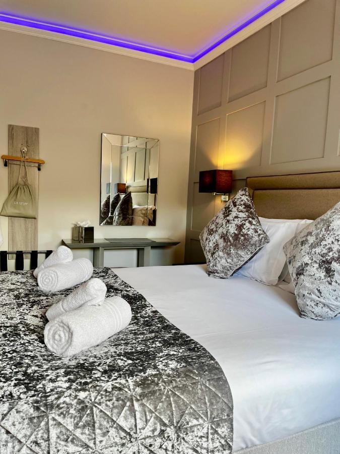 The Mews Boutique Deluxe Apartments, Sleep 2-6 People , Central Location, Free Parking Windermere Dış mekan fotoğraf