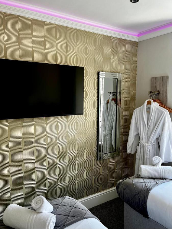 The Mews Boutique Deluxe Apartments, Sleep 2-6 People , Central Location, Free Parking Windermere Dış mekan fotoğraf