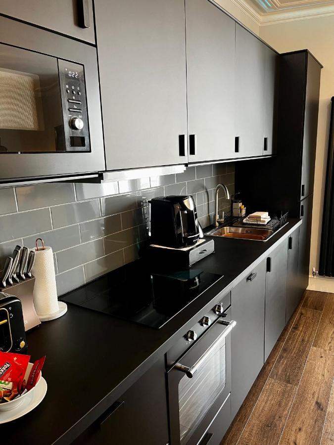 The Mews Boutique Deluxe Apartments, Sleep 2-6 People , Central Location, Free Parking Windermere Dış mekan fotoğraf